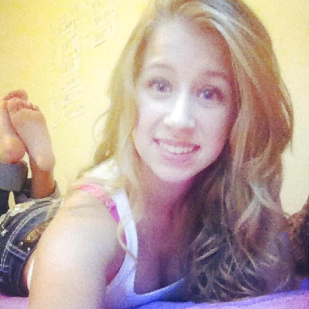selfshot girls feet pose!!! adult photos