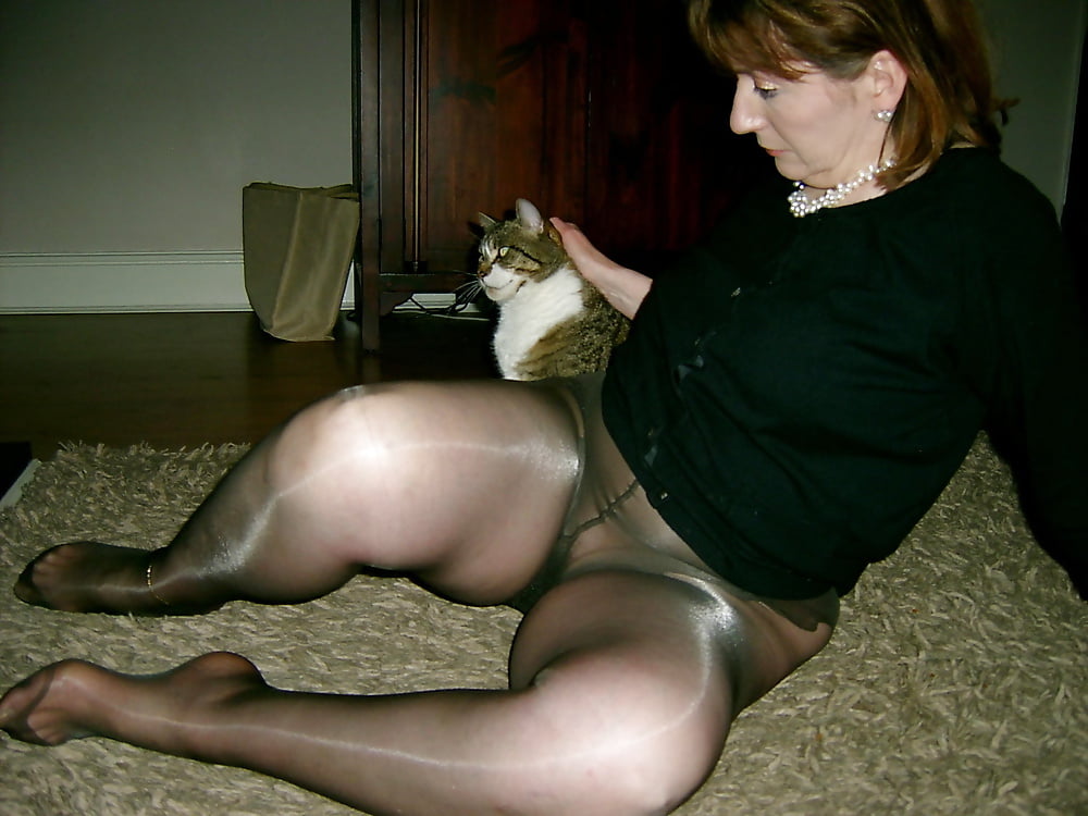 Pics Pics Matures And Pantyhose Mature