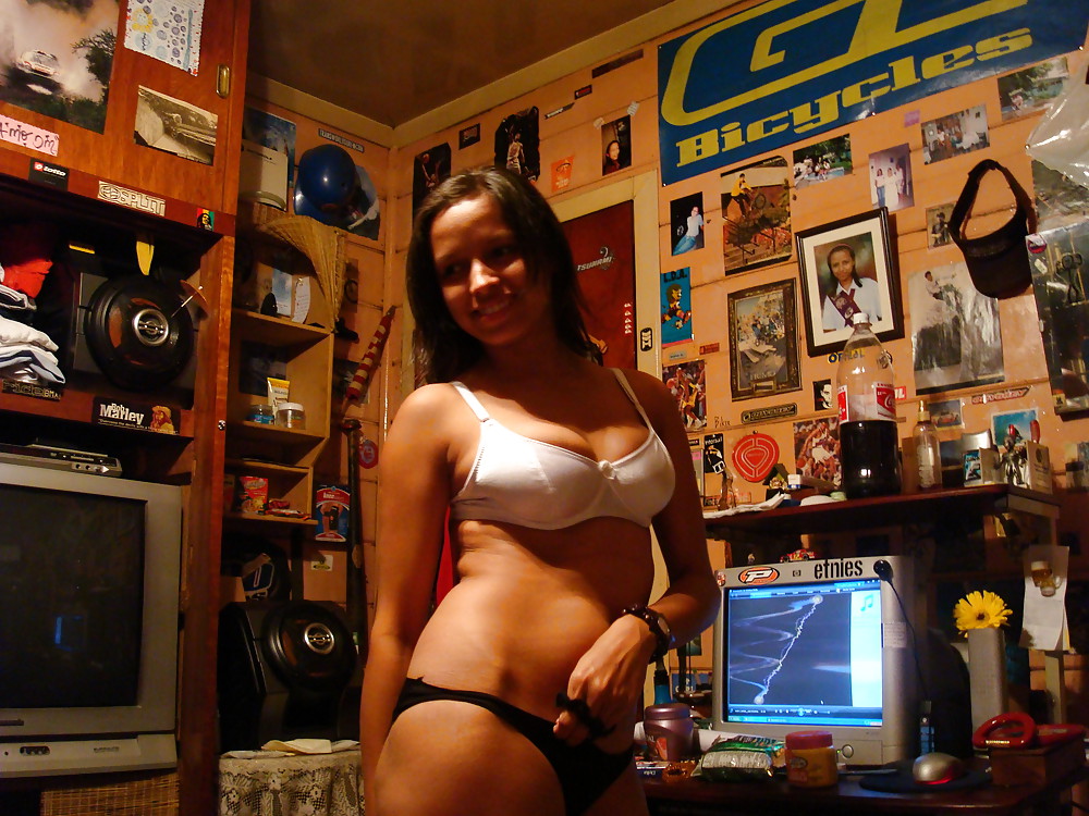 LATINA SLUT adult photos