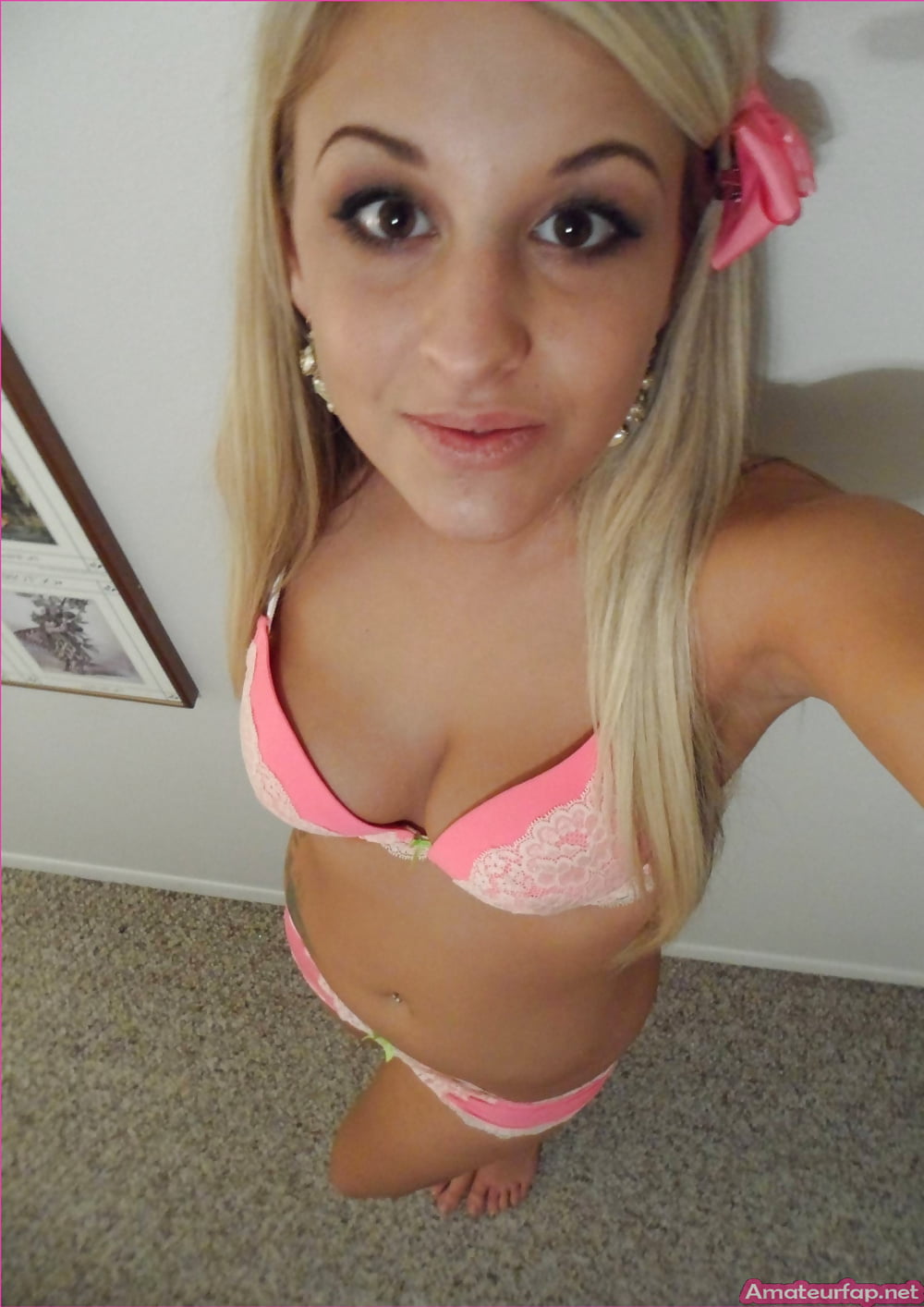 Amateur Teen Is Totally Crazy With Dildos adult photos