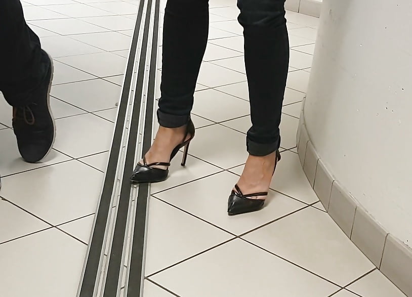 Candid legs and feet adult photos