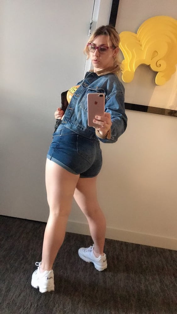 Hot booty selfies v