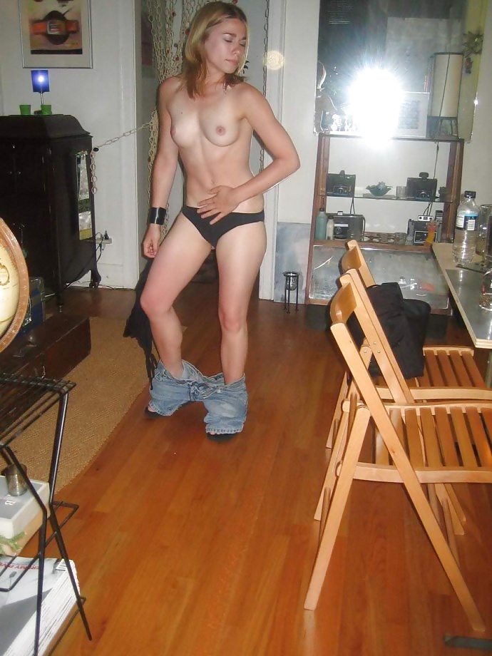 CRazyk Girl like to flash adult photos