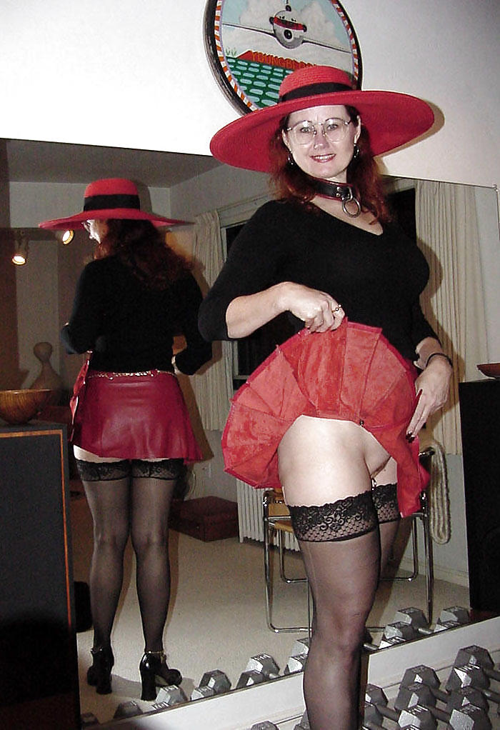 NEVER PANTIES UNDER THE SKIRT 38 adult photos