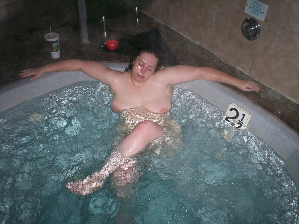 Celeb Naked Woman In Jacuzzi Images