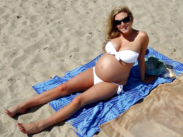 Pregnant Amateurs - Sexy In Bikinis! adult photos