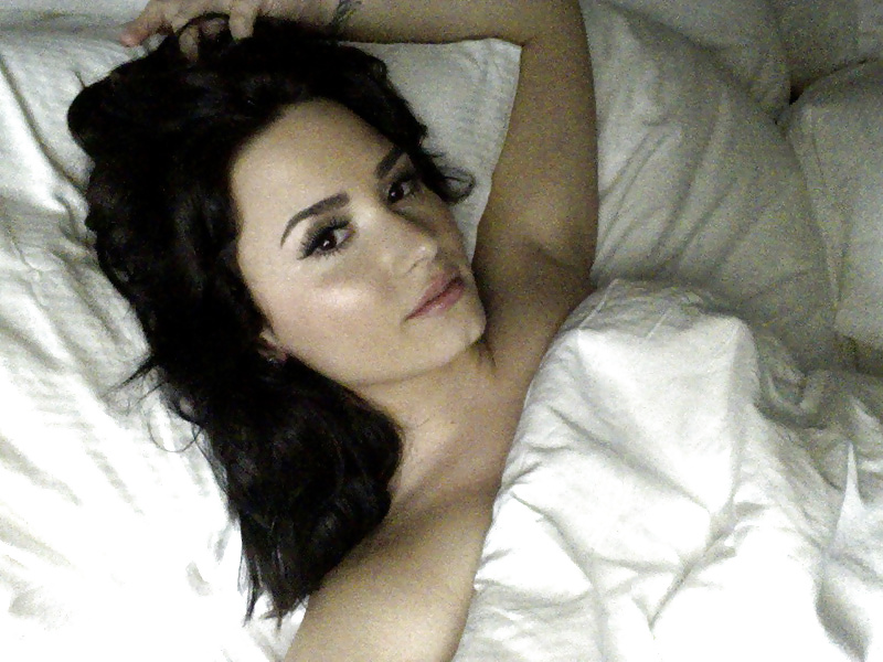 Demi Lovato Leaked Cell Phone Photo's adult photos