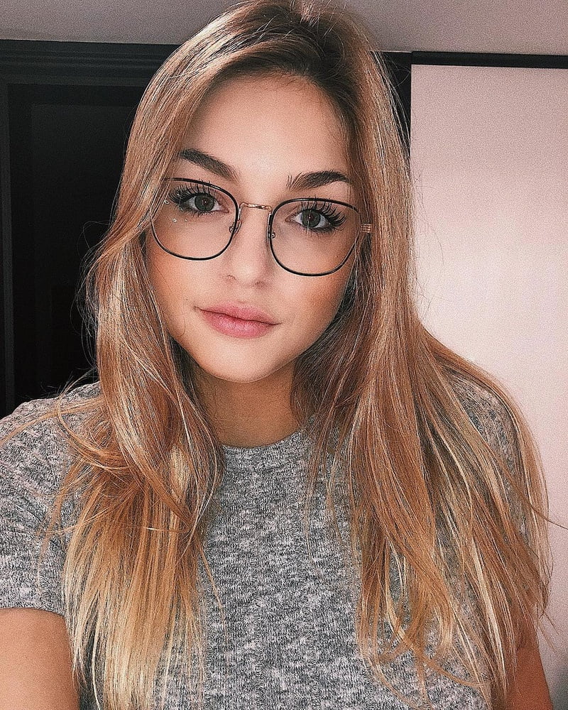 SOPHIA...a young sexy lesbian... adult photos