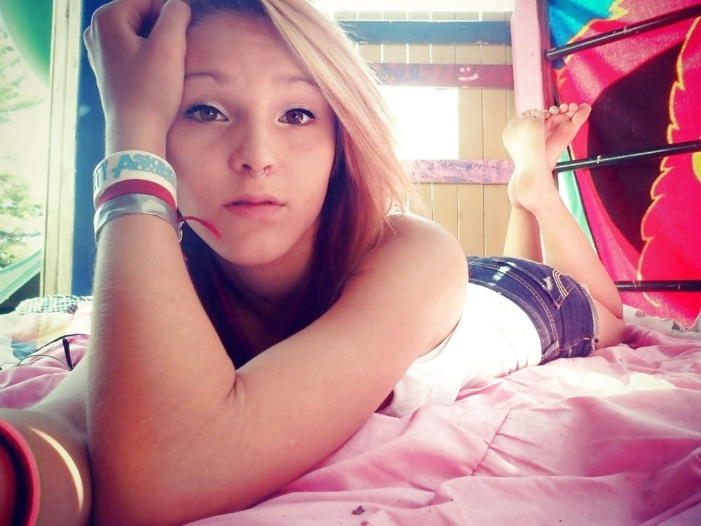 selfshot girls feet pose!!! adult photos