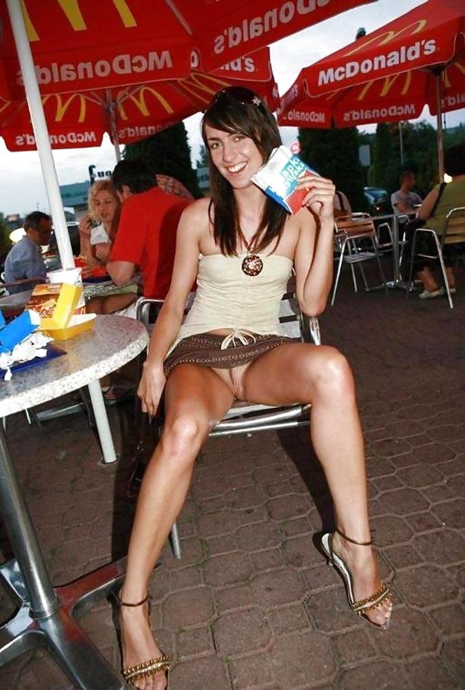 REALLY HOT GIRLS IN PUBLIC 09 adult photos