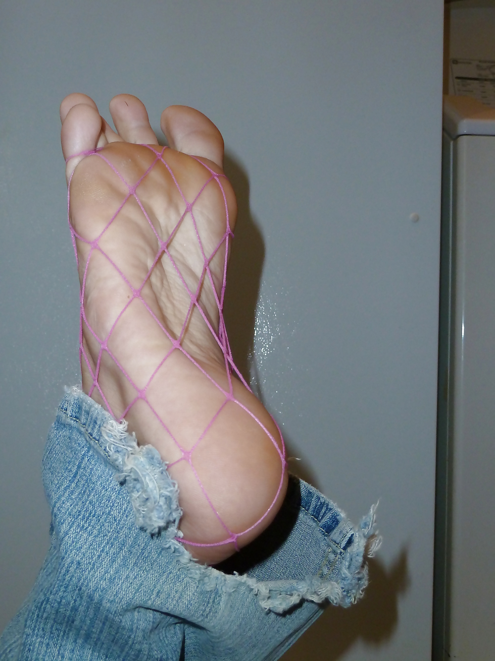 spreading toes adult photos