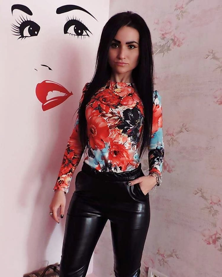 Romanian Teen Slut Larisa M 2 adult photos