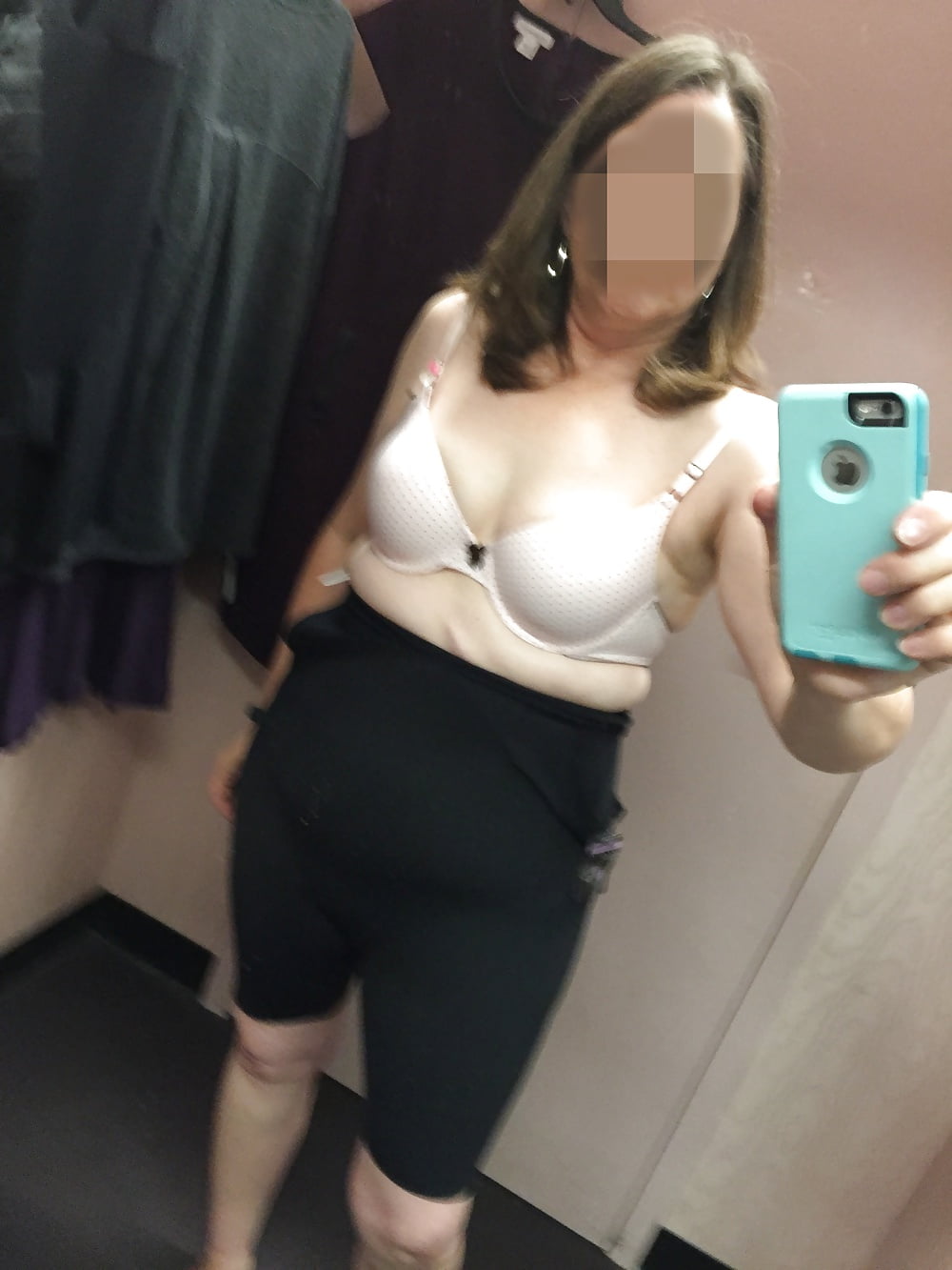 Sexy Mormon MILF from the dressing room adult photos