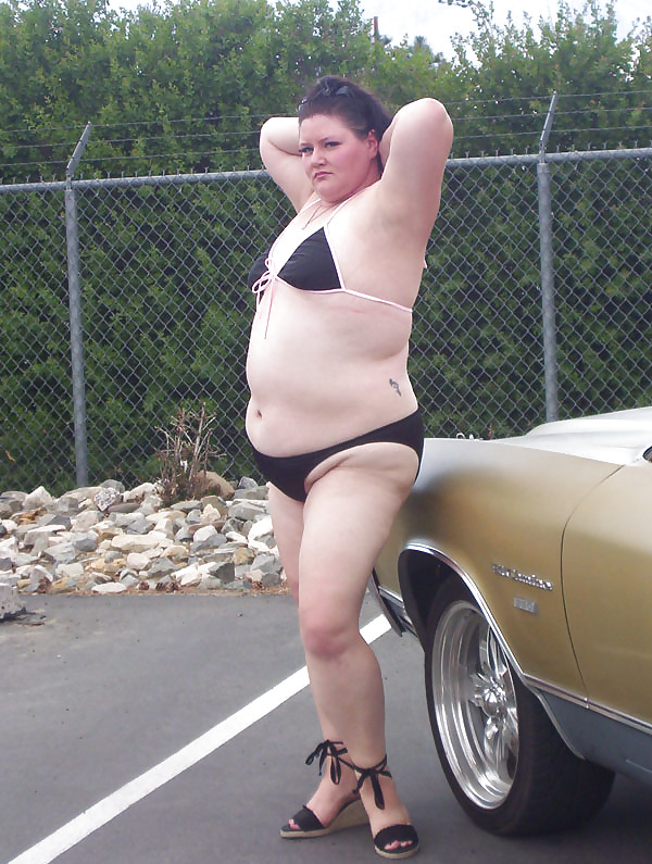 Plumper and her Hot Rod ElCamino adult photos