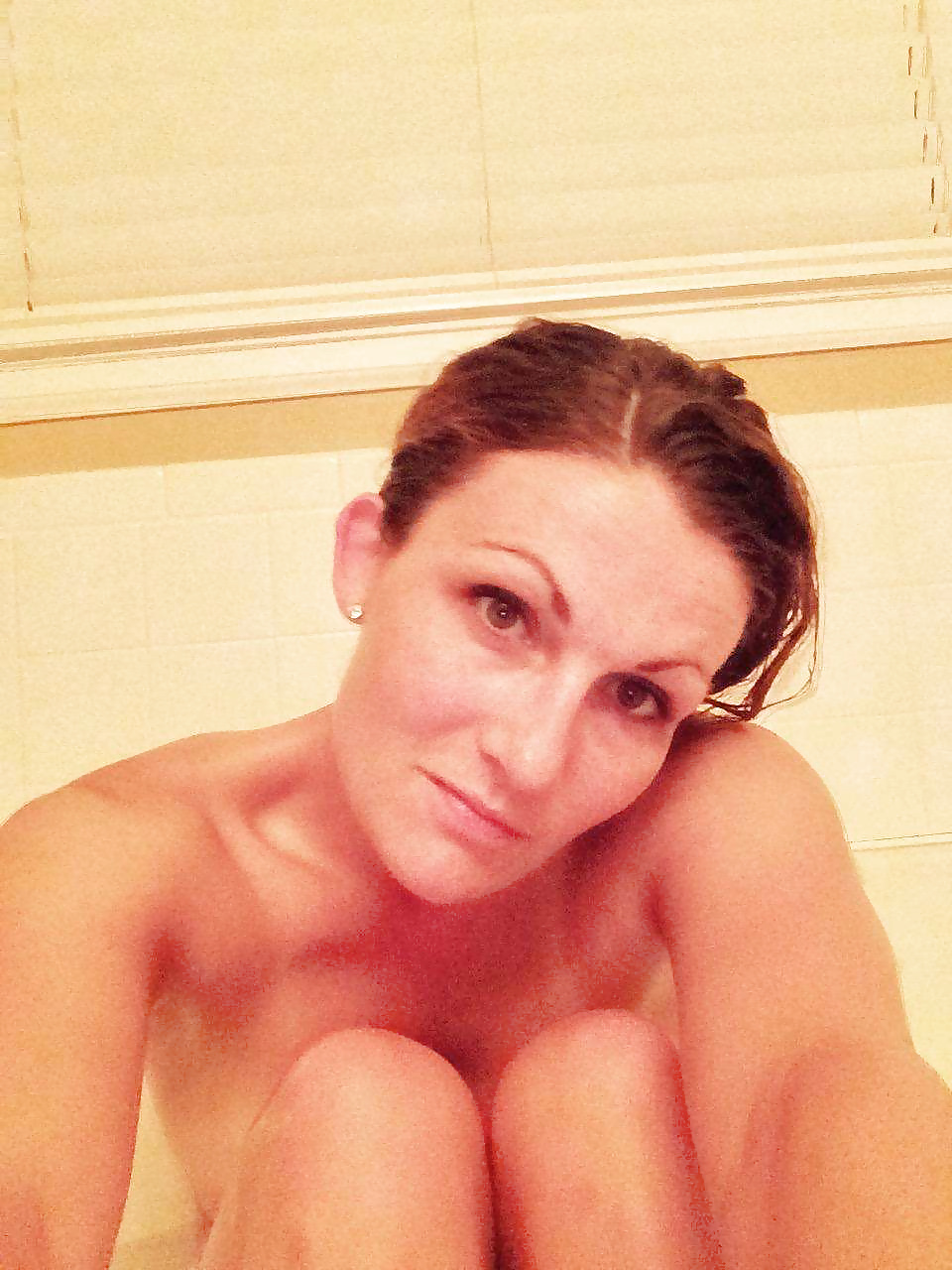 KIK Slut Sara. adult photos