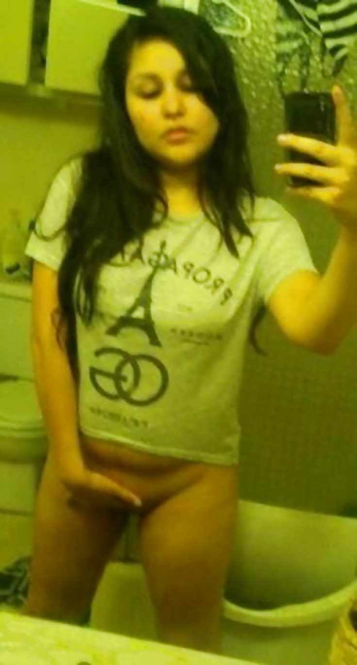 Young Latina Milf SelfShot adult photos