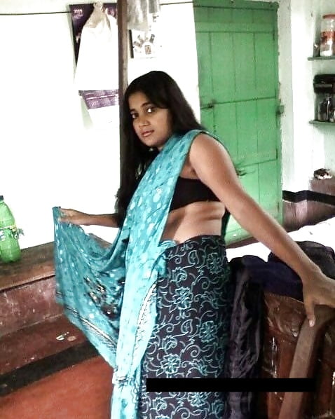 Indian girl showing her TITS and PUSSY adult photos