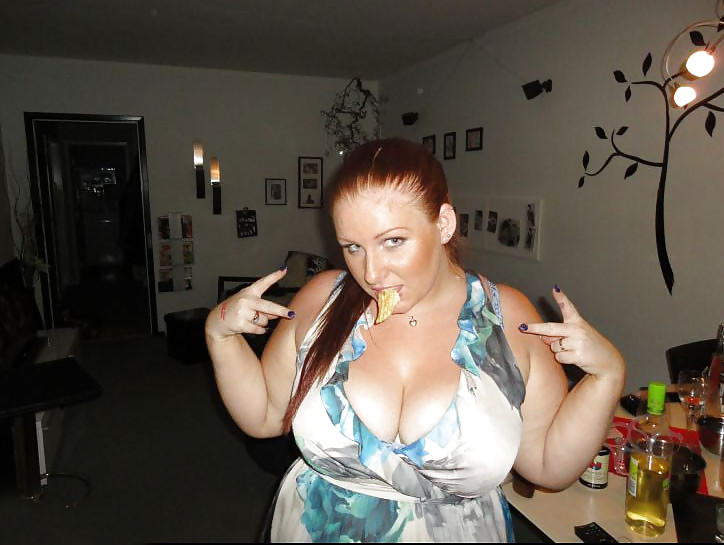 Busty Readhead Teenie adult photos