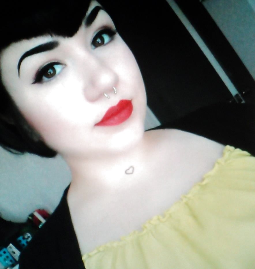 Stupid slut Hannah adult photos