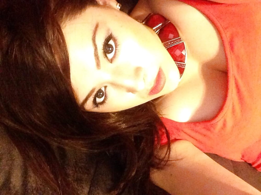 Neyeli Tetona Profile adult photos