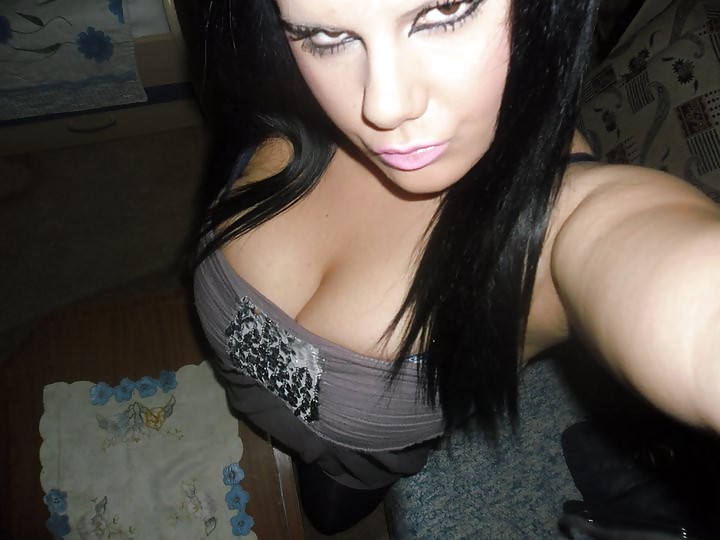 SmutDates User ID: DevilWomn adult photos