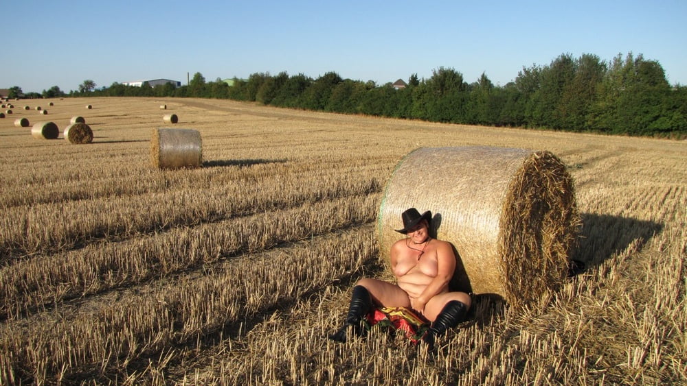 Anna Naked On Straw Bales Pics Xhamster