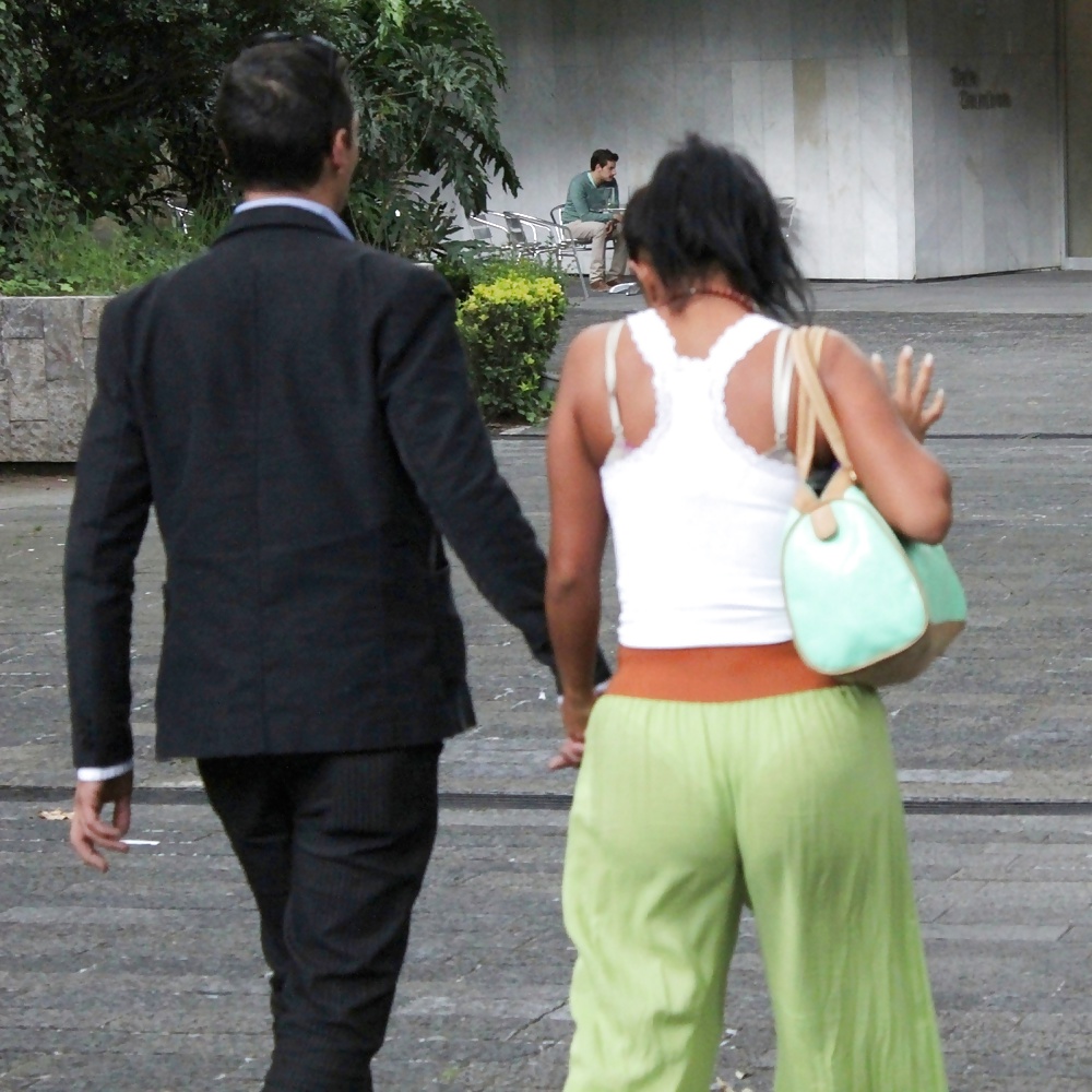 Caminante en verde adult photos