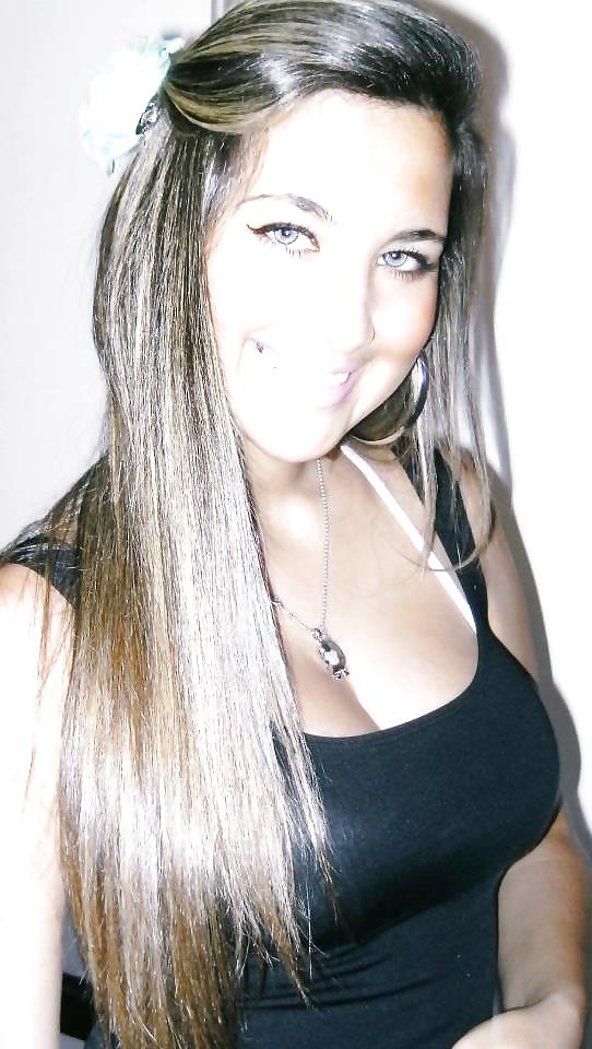 JULIA CAVALHEIRO MOREIRA adult photos