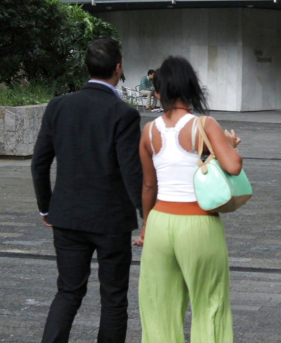 Caminante en verde adult photos