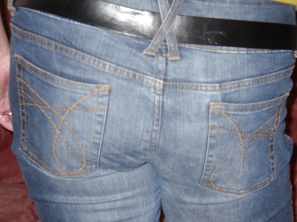 The wife's hot ass in sexy jeans adult photos