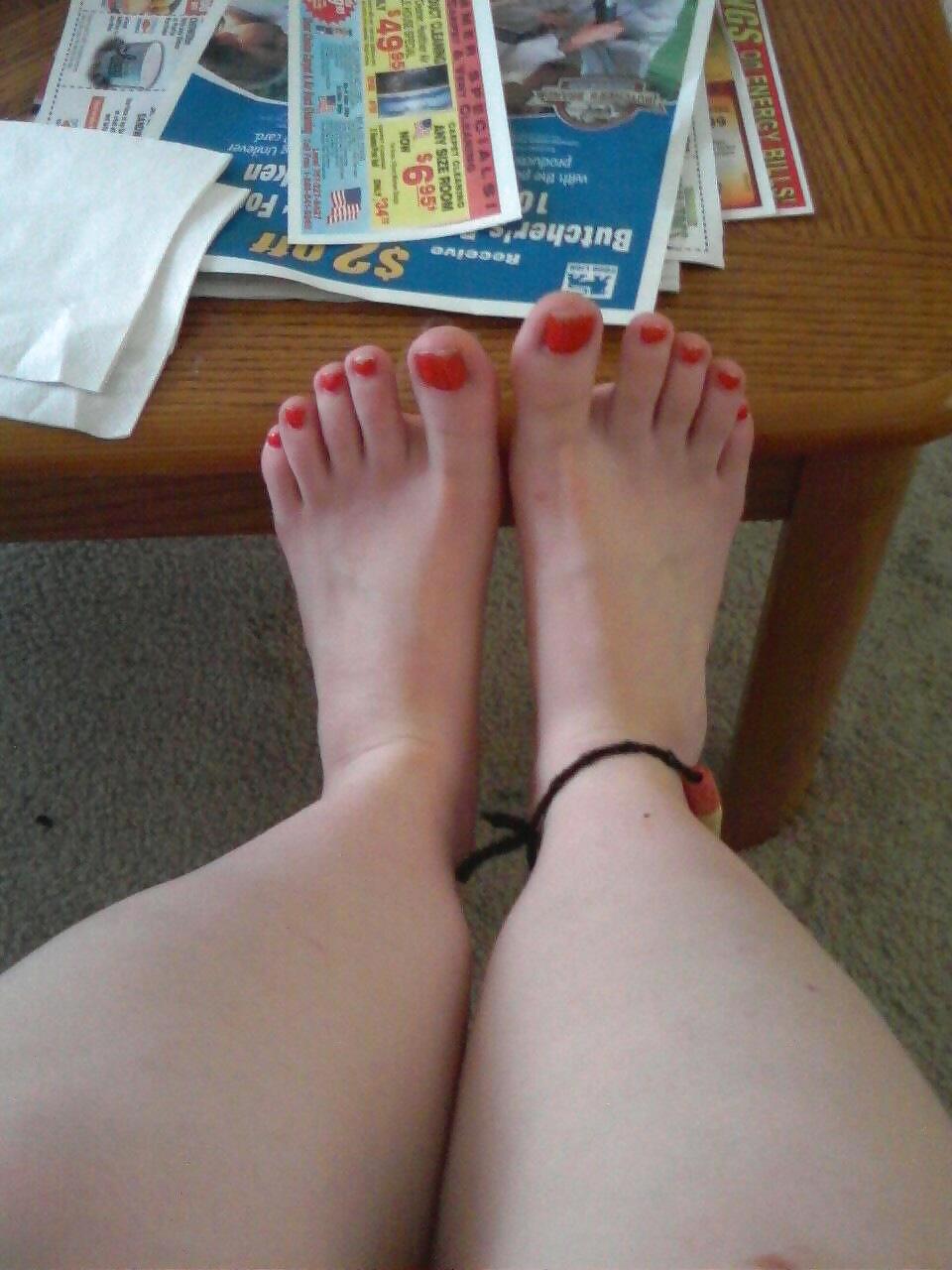 SHOOTING HIMSELF - ASHLEY adult photos