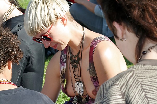 Downblouse Gallery adult photos