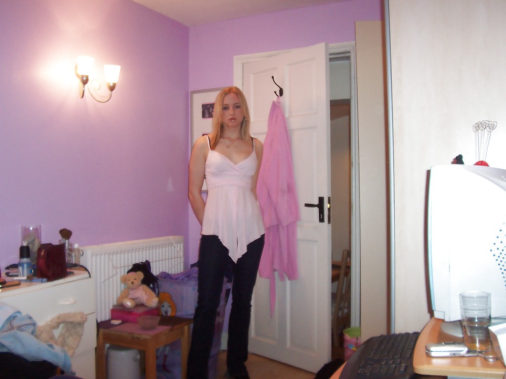 sexy amateur Kim from Germany adult photos