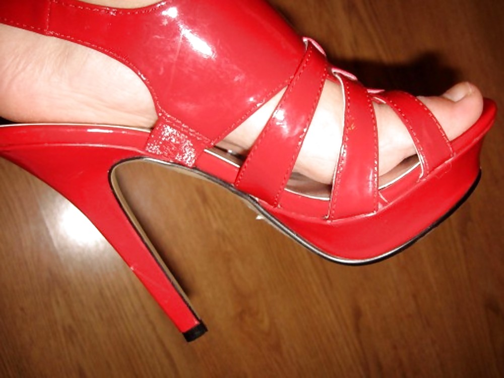 wifes feet in red heels adult photos
