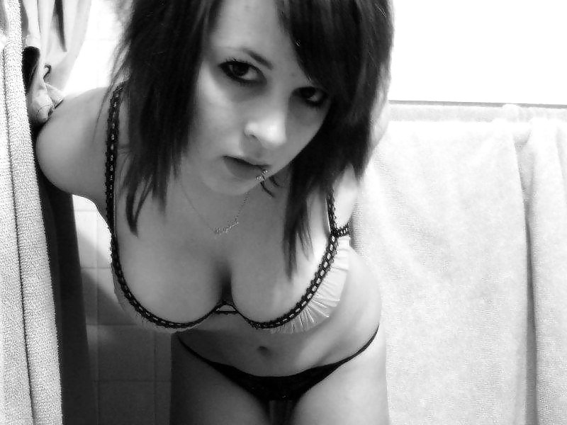 Busty & Cute EMo Babe adult photos