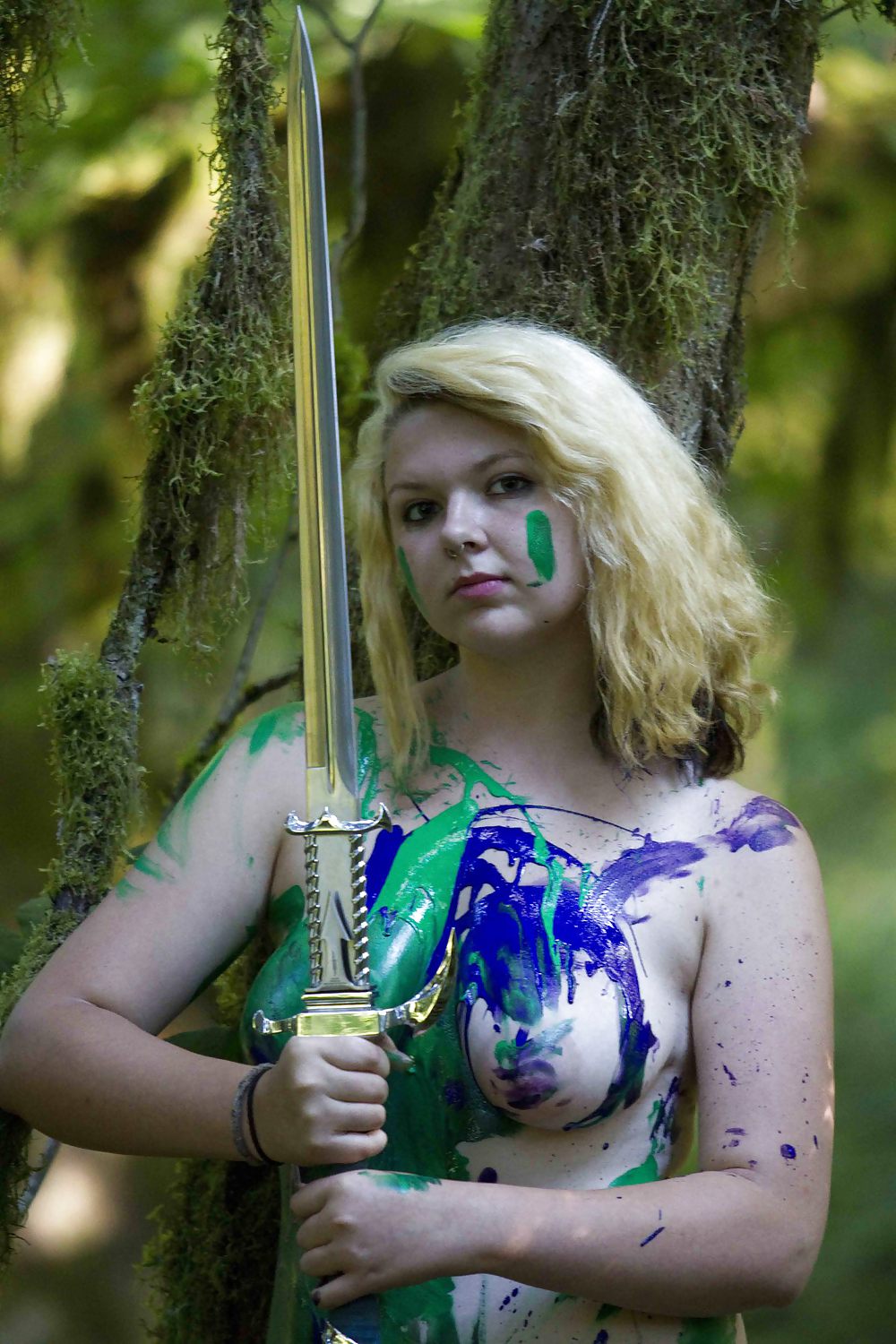 Girl talked into stripping for (art) adult photos