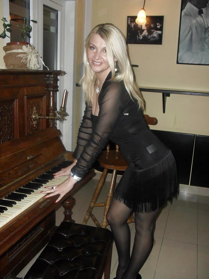 Hot blonde MILF facebook adult photos