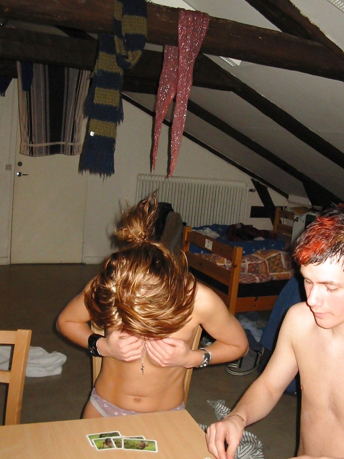 1. Strippoker Party vom Sohn - wurde spater besser ! adult photos