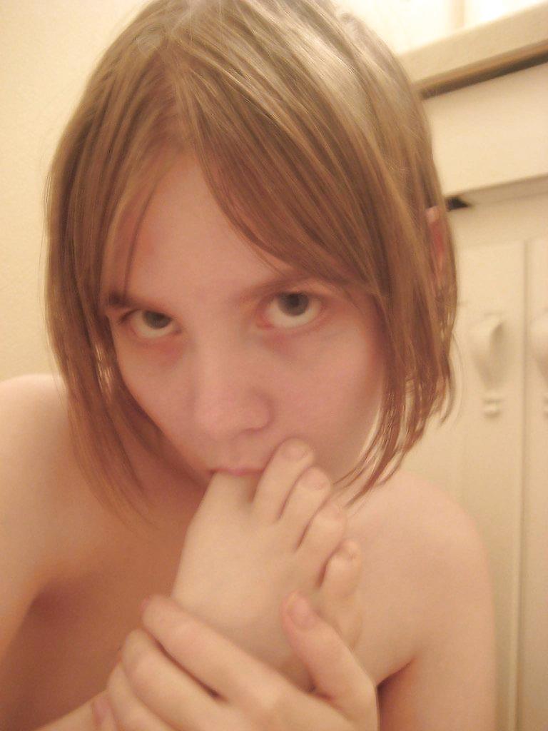 Amateur Cutie... by DevilsReaper adult photos