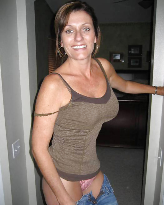 The gorgeous MILF Vol. 2 adult photos