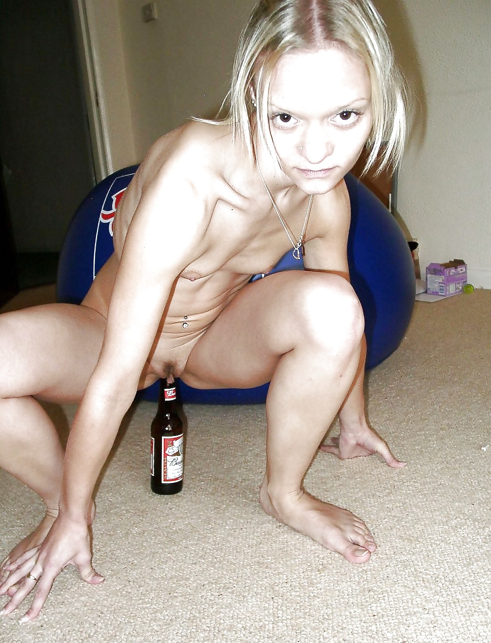 Young slut with tiny tits V adult photos