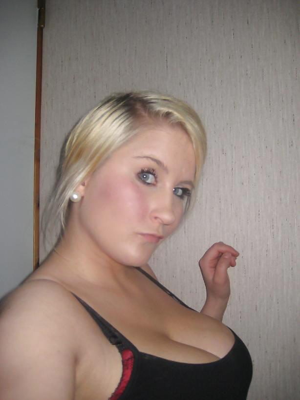 Amateur Cleavage adult photos