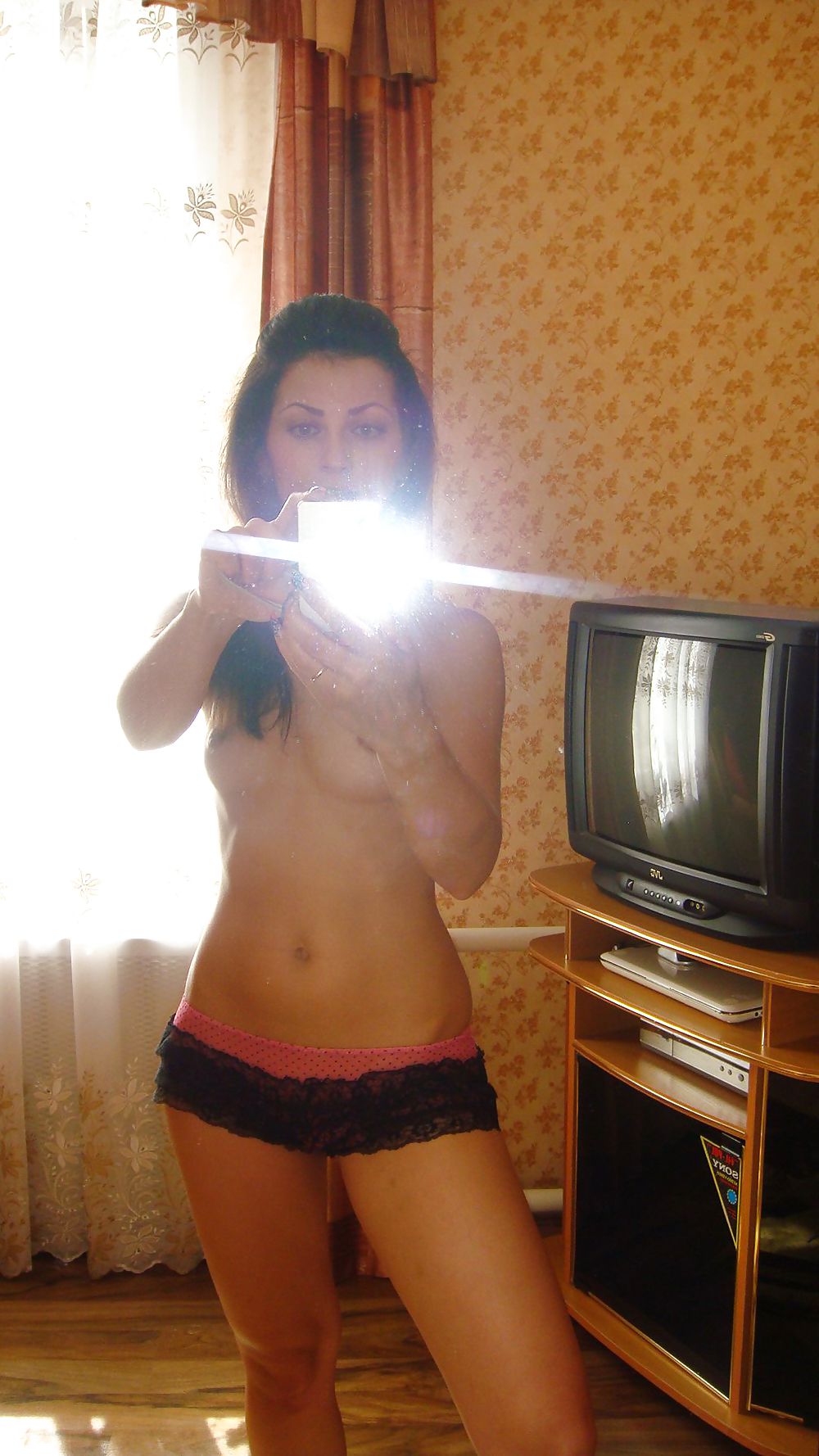 Andreea Show Pussy adult photos