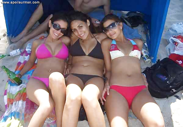 A la plage adult photos