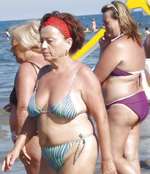 Older women in bikini. (most saggy tits). adult photos