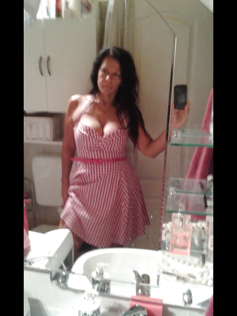 Hungarian Milf: Andrea(non nude) adult photos