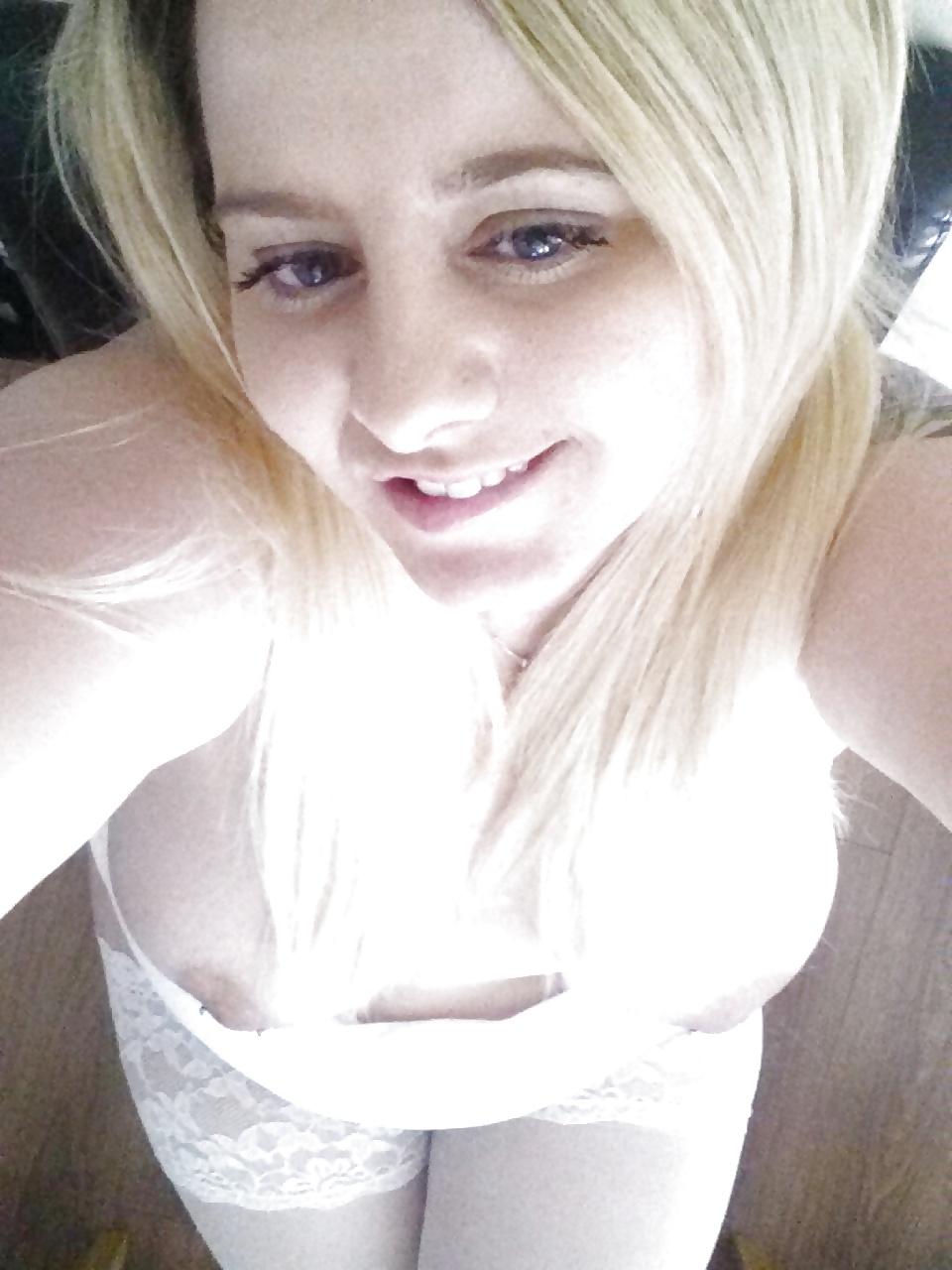blonde slag Samantha re-post the whore adult photos