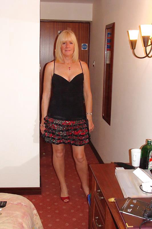 Mature UK wife adult photos