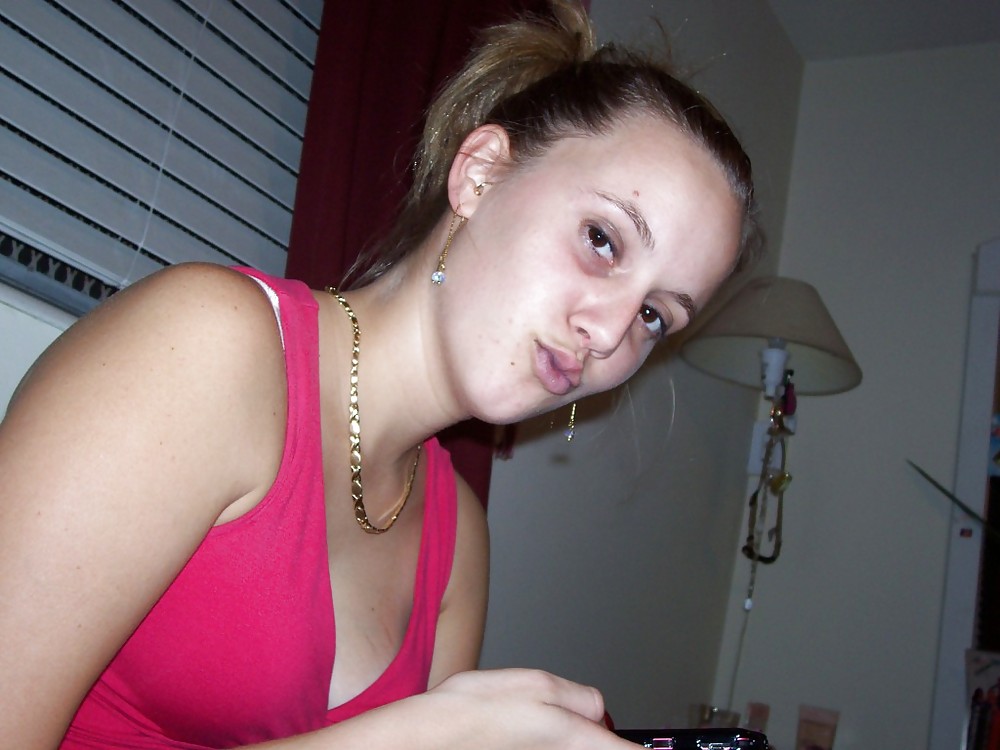 ALL AMATEUR - Here is SARAH adult photos