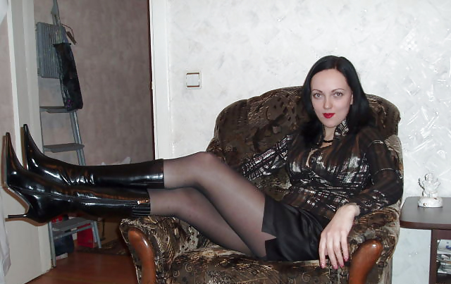 nylon - upskirt - leg 32 adult photos